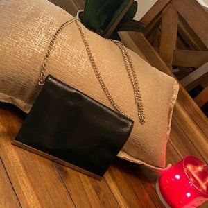 Crossbody-Black w/Gold Chain